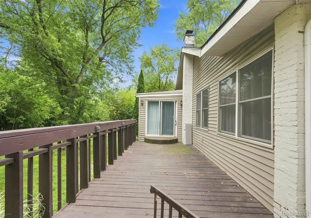 Photo 4 of Single family home for sale at 5607 Loveland St, West Bloomfield, MI 48322 | MLS# 20261049896 | Listing updated on 2026-09-10