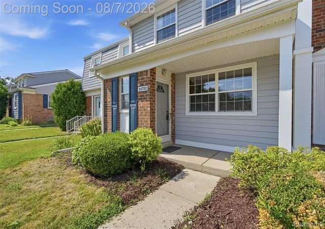3rd image of 24752 Olde Orchard St, Novi, MI 48375 | MLS# 20261049897