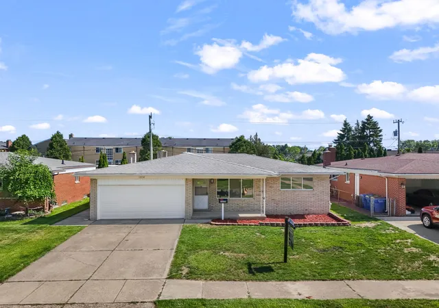 3rd image of 14358 Talbot Dr, Warren, MI 48088 | MLS# 81026033079