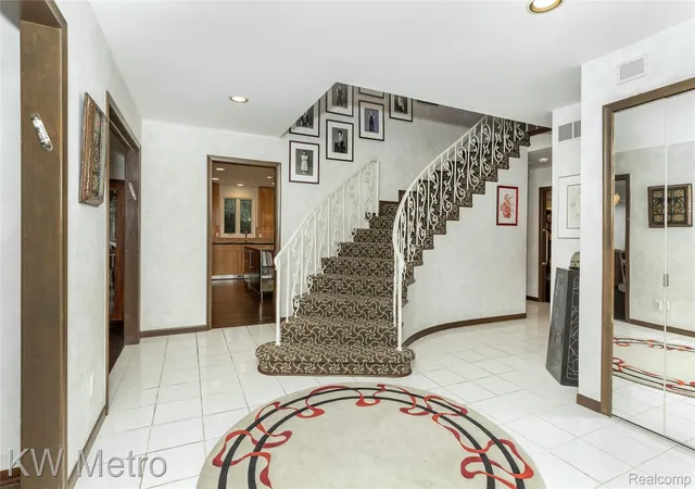 Photo 2 of Single family home for sale at 22560 Kenwyck Dr, Southfield, MI 48034 | MLS# 20261049934 | Listing updated on 2026-10-18