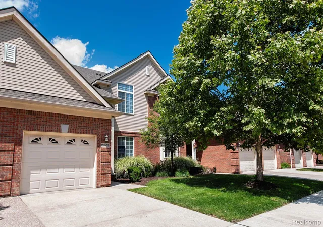 Photo 2 of Condo for sale at 29509 Woodpark Cir, Warren, MI 48092 | MLS# 20261049952 | Listing updated on 2026-08-19
