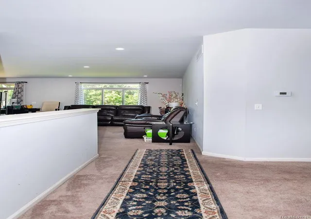 Listing Photo 4 - Condo for sale in building located at 29509 Woodpark Cir, Warren, MI 48092