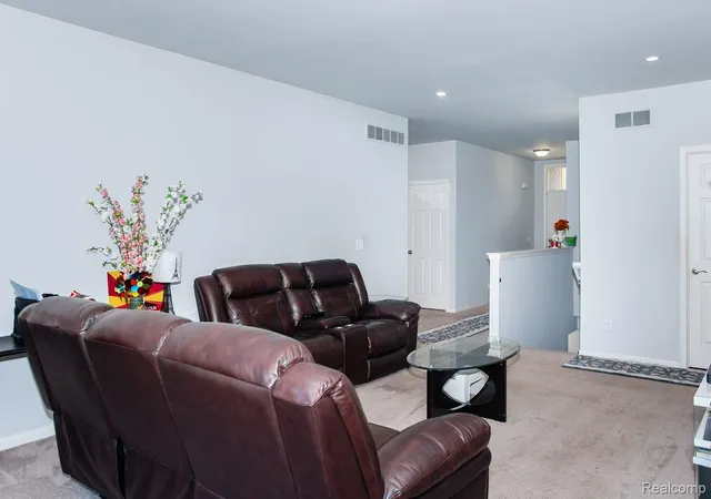Listing Photo 5 - Condo for sale in building located at 29509 Woodpark Cir, Warren, MI 48092