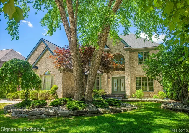 Photo 1 of Single family home for sale at 6925 Elm Park Dr, Troy, MI 48098 | MLS# 20261049955 | Listing updated on 2026-10-21