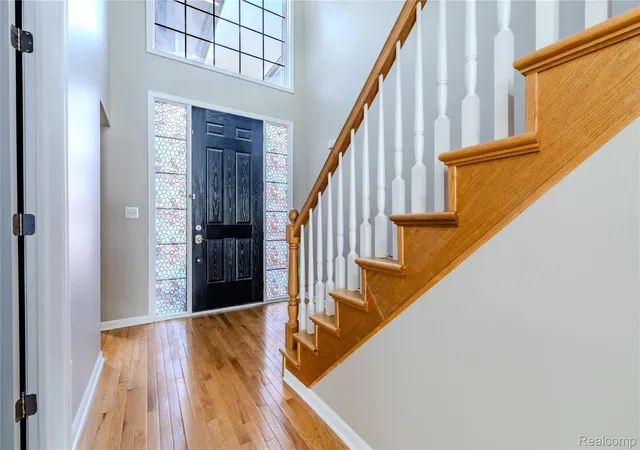 Listing Photo 4 - Condo for sale in building located at 1030 Lorenzo Ct, Troy, MI 48085