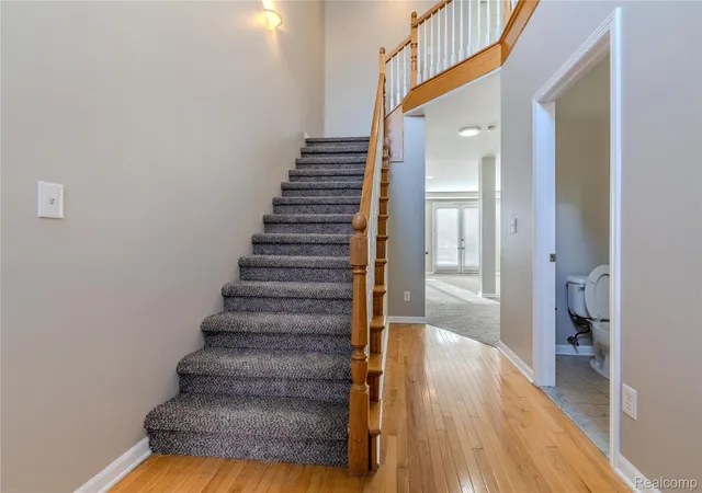 Listing Photo 5 - Condo for sale in building located at 1030 Lorenzo Ct, Troy, MI 48085