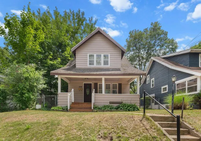 1st image of 1008 Hazen St Se, Grand Rapids, MI 49507 | MLS# 65026033103