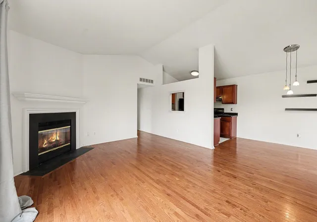 Listing Photo 5 - Condo for sale in building located at 107 Commons Cir, Saline, MI 48176
