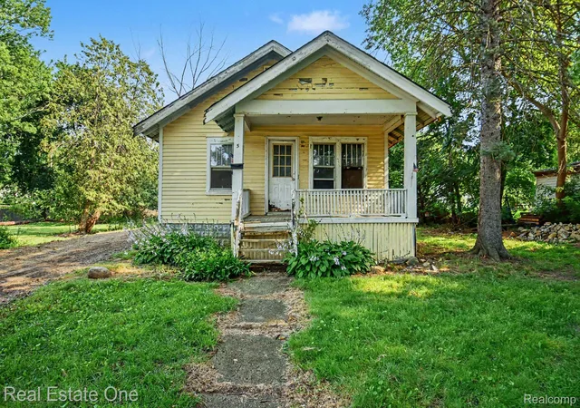 Photo 2 of Single family home for sale at 5 3rd Street, Yale, MI 48097 | MLS# 20261049973 | Listing updated on 2026-07-16