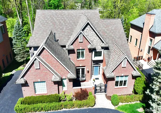 Photo 3 of Single family home for sale at 4502 Forest Edge Ln, West Bloomfield, MI 48323 | MLS# 20261049977 | Listing updated on 2026-07-19