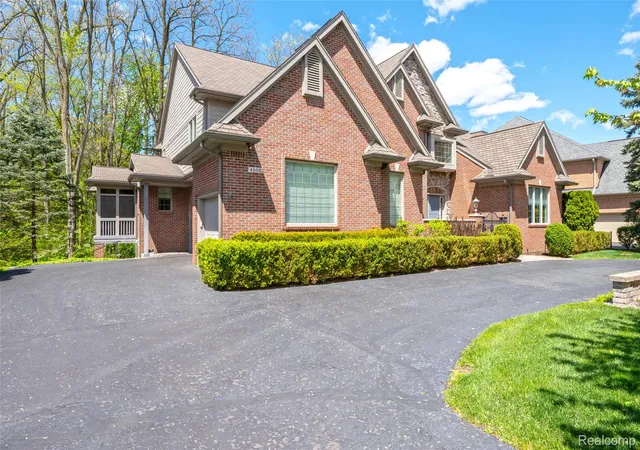 Photo 3 of Single family home for sale at 4502 Forest Edge Ln, West Bloomfield, MI 48323 | MLS# 20261049977 | Listing updated on 2026-07-19