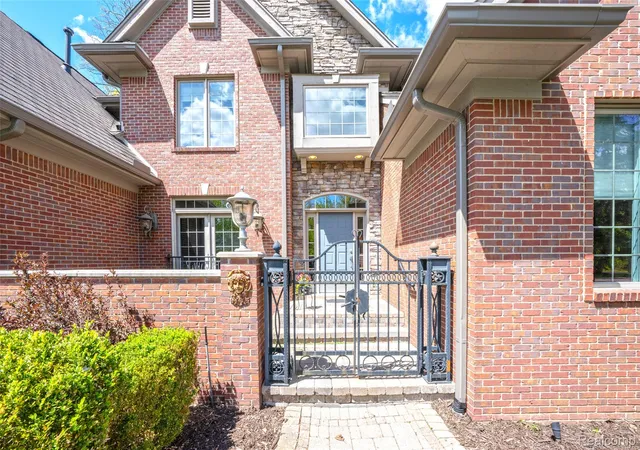 Photo 4 of Single family home for sale at 4502 Forest Edge Ln, West Bloomfield, MI 48323 | MLS# 20261049977 | Listing updated on 2026-07-19
