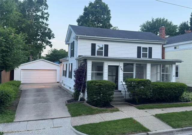 Photo 1 of Single family home for sale at 727 W Park St, Lapeer, MI 48446 | MLS# 20261049979 | Listing updated on 2026-07-06