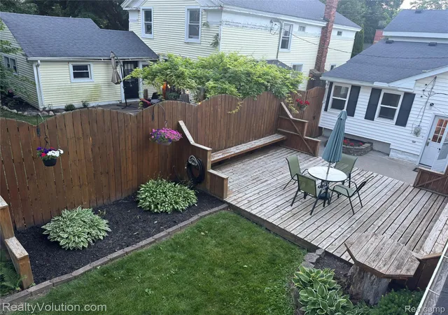 Photo 2 of Single family home for sale at 727 W Park St, Lapeer, MI 48446 | MLS# 20261049979 | Listing updated on 2026-07-06