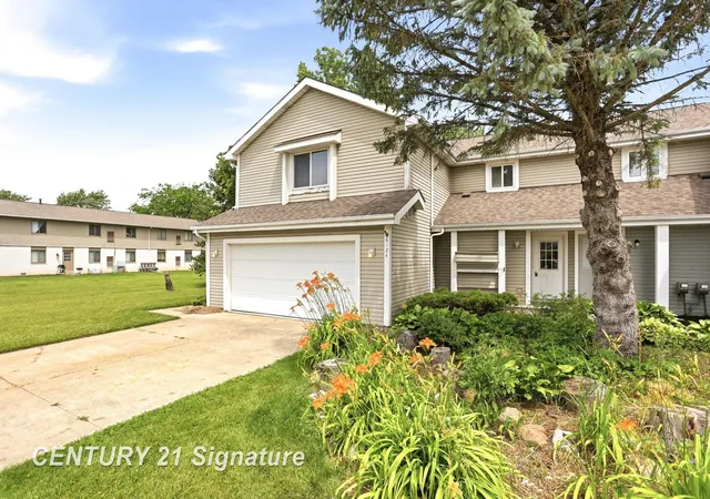Listing Photo 3 - Condo for sale in building located at 6124 Normandy Dr, Saginaw, MI 48638