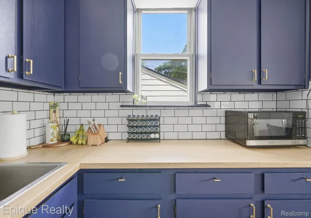 Photo 4 of Single family home for sale at 1904 Farrow St, Ferndale, MI 48220 | MLS# 20261050031 | Listing updated on 2026-10-08