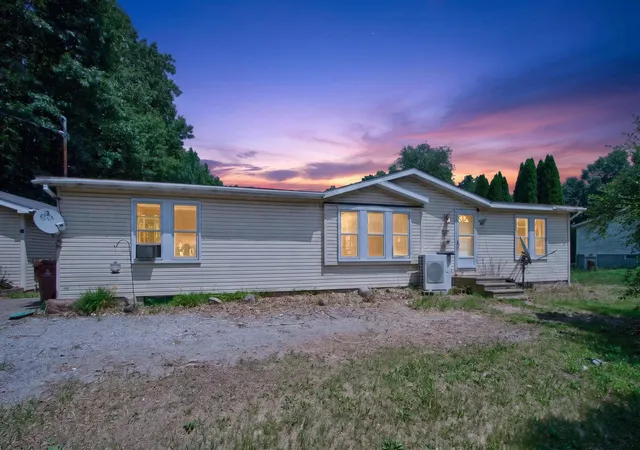 Photo 2 of Single family home for sale at 6455 Jordan Rd, Jackson, MI 49201 | MLS# 55026033166 | Listing updated on 2026-08-26