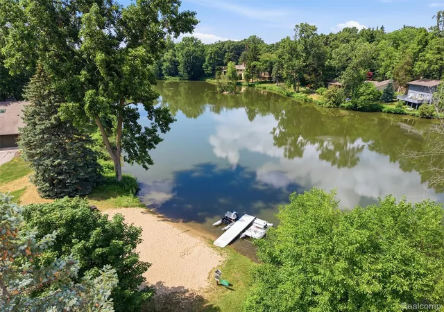Photo 2 of Condo for sale at 2281 Forest Glen, West Bloomfield, MI 48324 | MLS# 20261050047 | Listing updated on 2026-08-24