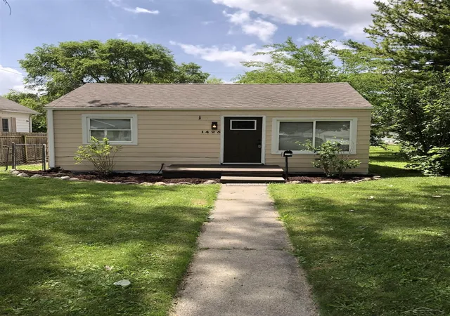 Photo 1 of Sale Pending at 1425 Cypress St, Saginaw, MI 48602 | MLS# 61050213488 | Listing updated on 2026-09-03