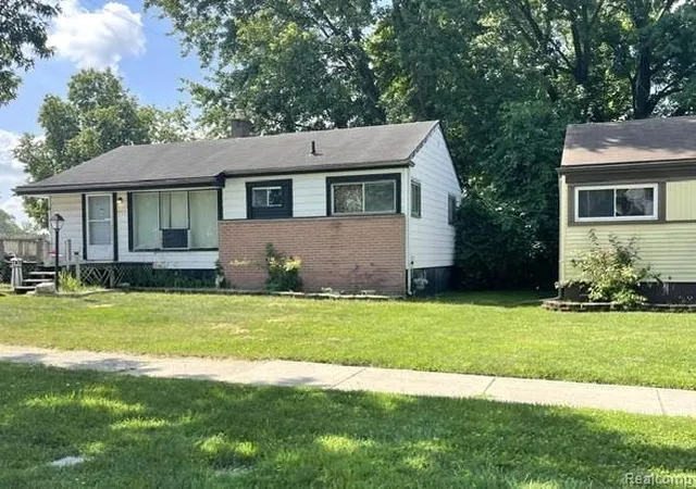 Photo 3 of Single family home for sale at 31415 Glen St, Westland, MI 48186 | MLS# 20261050076 | Listing updated on 2026-09-01
