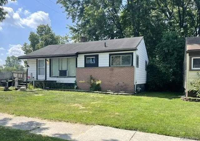 Photo 4 of Single family home for sale at 31415 Glen St, Westland, MI 48186 | MLS# 20261050076 | Listing updated on 2026-09-01
