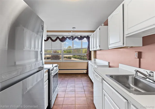 Listing Photo 5 - Condo for sale in building located at 8900 Jefferson Ave, Detroit, MI 48214 - Unit #204