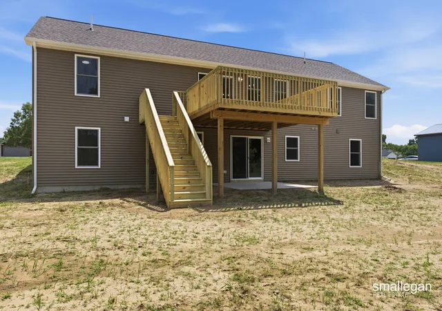 2nd image of 13881 Meadow Oak Dr Ne, Oakfield Township Kent, MI 48838 | MLS# 65026033205