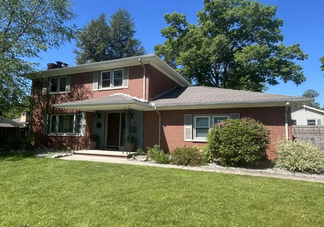 Photo 3 of Single family home for sale at 921 Par 4 Cir, Kalamazoo, MI 49008 | MLS# 65026033210 | Listing updated on 2026-08-24