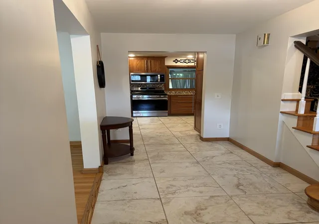 Photo 3 of Single family home for sale at 921 Par 4 Cir, Kalamazoo, MI 49008 | MLS# 65026033210 | Listing updated on 2026-08-24