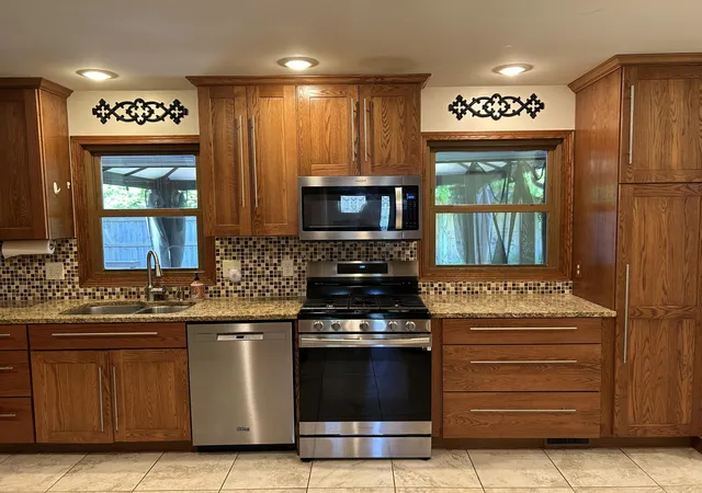 Photo 4 of Single family home for sale at 921 Par 4 Cir, Kalamazoo, MI 49008 | MLS# 65026033210 | Listing updated on 2026-08-24