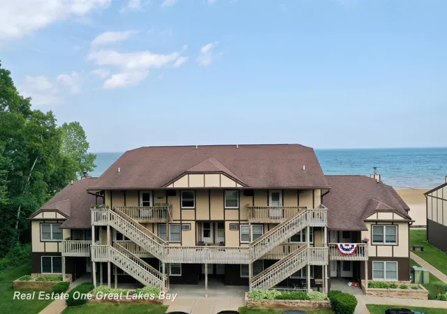 Listing Photo 5 - Condo for sale in building located at 6522 N Us 23 Unit #9 Hwy, Oscoda, MI 48750