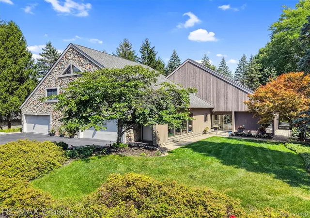 Photo 1 of Single family home for sale at 2953 Little Ln, Bloomfield Charter Township Oakland, MI 48302 | MLS# 20261050109 | Listing updated on 2026-09-02