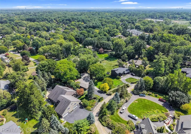 Photo 2 of Single family home for sale at 2953 Little Ln, Bloomfield Charter Township Oakland, MI 48302 | MLS# 20261050109 | Listing updated on 2026-09-02
