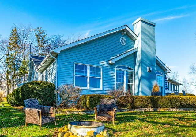 Photo 4 of Single family home for sale at 51479 Summit St, Paw Paw, MI 49079 | MLS# 81026033219 | Listing updated on 2026-10-01
