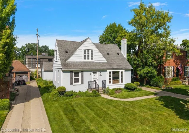 Photo 2 of Single family home for sale at 26642 York Rd, Huntington Woods, MI 48070 | MLS# 20261050122 | Listing updated on 2026-08-17