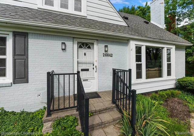 Photo 3 of Single family home for sale at 26642 York Rd, Huntington Woods, MI 48070 | MLS# 20261050122 | Listing updated on 2026-08-17