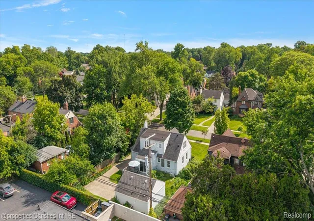 Photo 4 of Single family home for sale at 26642 York Rd, Huntington Woods, MI 48070 | MLS# 20261050122 | Listing updated on 2026-08-17