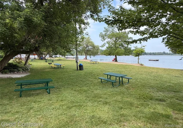 63rd image of 2701 Lochmoor Blvd, Lake Orion, MI 48360 | MLS# 20261050124