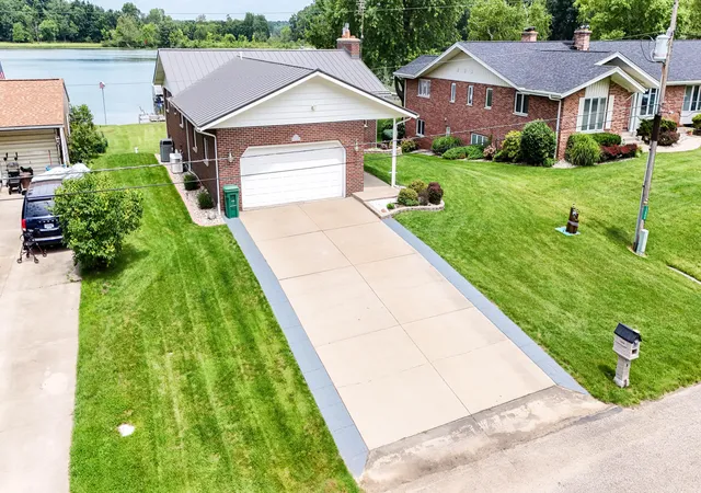 Photo 4 of Single family home for sale at 13408 Pleasant View Rd, Three Rivers, MI 49093 | MLS# 68026033236 | Listing updated on 2026-07-01