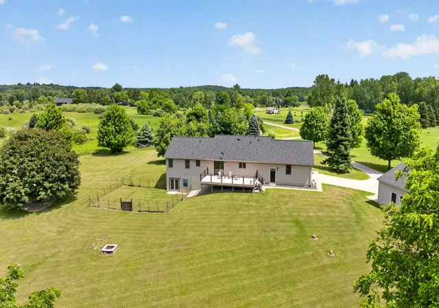 Photo 2 of Single family home for sale at 18167 W Austin Rd, Manchester, MI 48158 | MLS# 55026033239 | Listing updated on 2026-08-03
