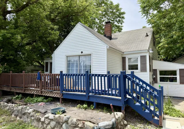 Photo 1 of Single family home for sale at 820 Oak St, Manistee, MI 49660 | MLS# 67026033250 | Listing updated on 2026-08-01