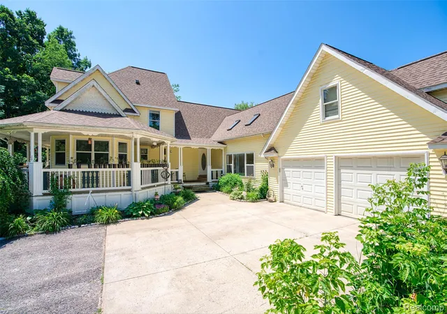 Photo 1 of Single family home for sale at 7500 Farley Rd, Pinckney, MI 48169 | MLS# 20261050162 | Listing updated on 2026-09-01