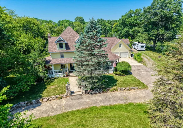 Photo 2 of Single family home for sale at 7500 Farley Rd, Pinckney, MI 48169 | MLS# 20261050162 | Listing updated on 2026-09-01