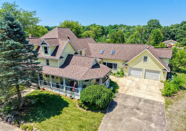 Photo 3 of Single family home for sale at 7500 Farley Rd, Pinckney, MI 48169 | MLS# 20261050162 | Listing updated on 2026-09-01