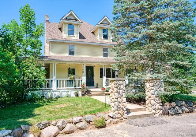 Photo 3 of Single family home for sale at 7500 Farley Rd, Pinckney, MI 48169 | MLS# 20261050162 | Listing updated on 2026-09-01