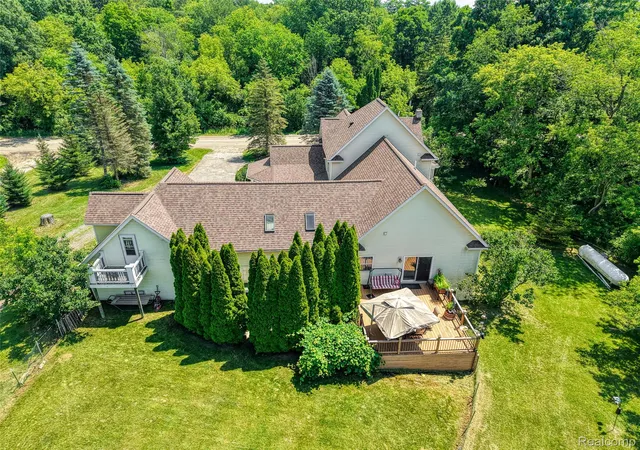 Photo 4 of Single family home for sale at 7500 Farley Rd, Pinckney, MI 48169 | MLS# 20261050162 | Listing updated on 2026-09-01