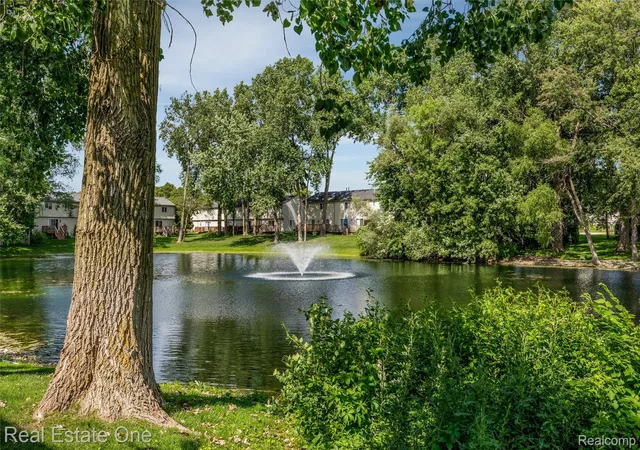 Photo 2 of Condo for sale at 1361 Lochaven Rd, Waterford, MI 48327 | MLS# 20261050181 | Listing updated on 2026-09-30