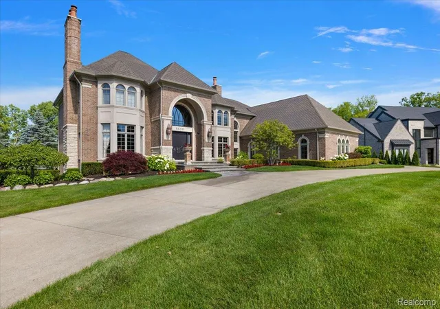 Photo 3 of Single family home for sale at 4650 Gatehouse Ct, Rochester, MI 48306 | MLS# 20261050185 | Listing updated on 2026-09-20