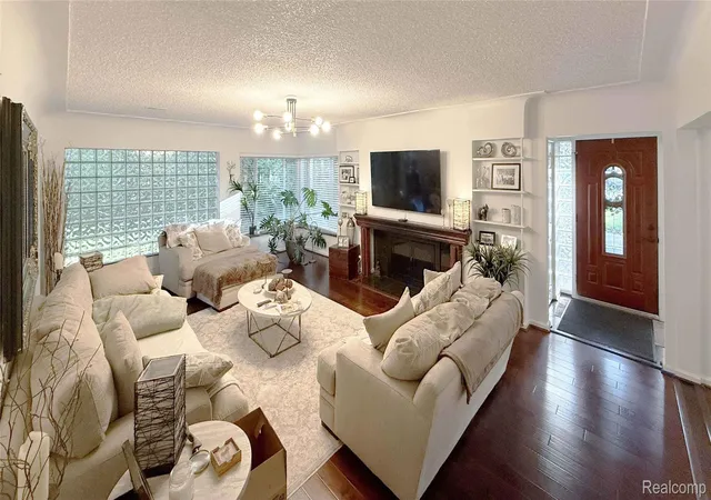 Photo 1 of Sale Pending at 1475 Avondale St, Sylvan Lake, MI 48320 | MLS# 20261050202 | Listing updated on 2026-08-17