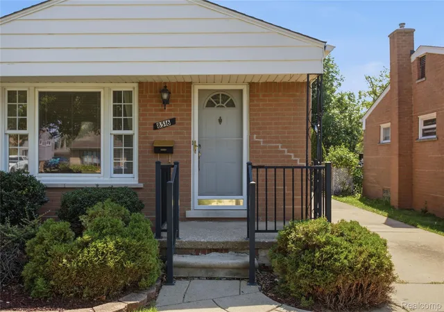 Photo 4 of Single family home for sale at 8516 Perrin Ave, Westland, MI 48185 | MLS# 20261050204 | Listing updated on 2026-10-01